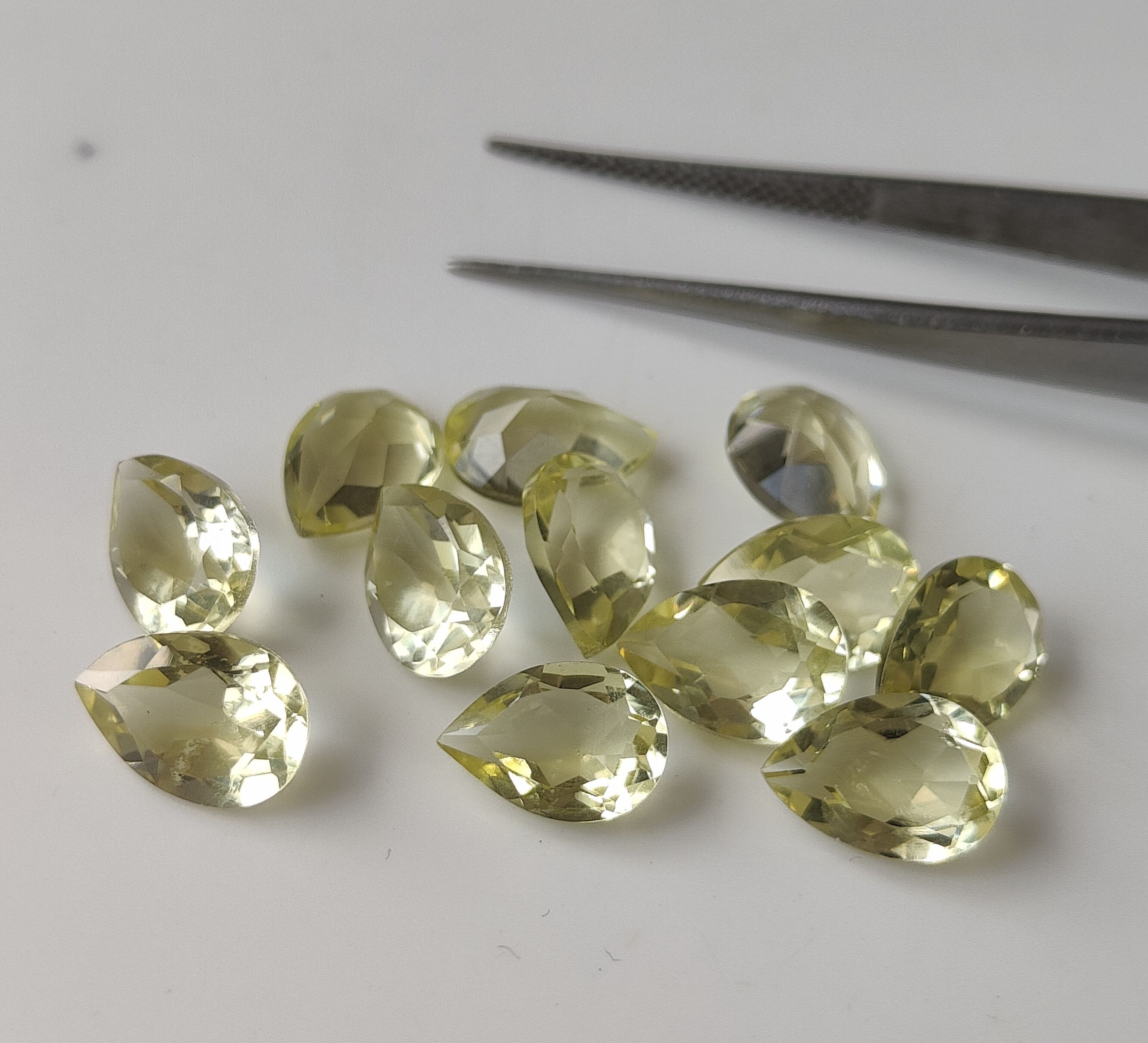 สีเหลือง