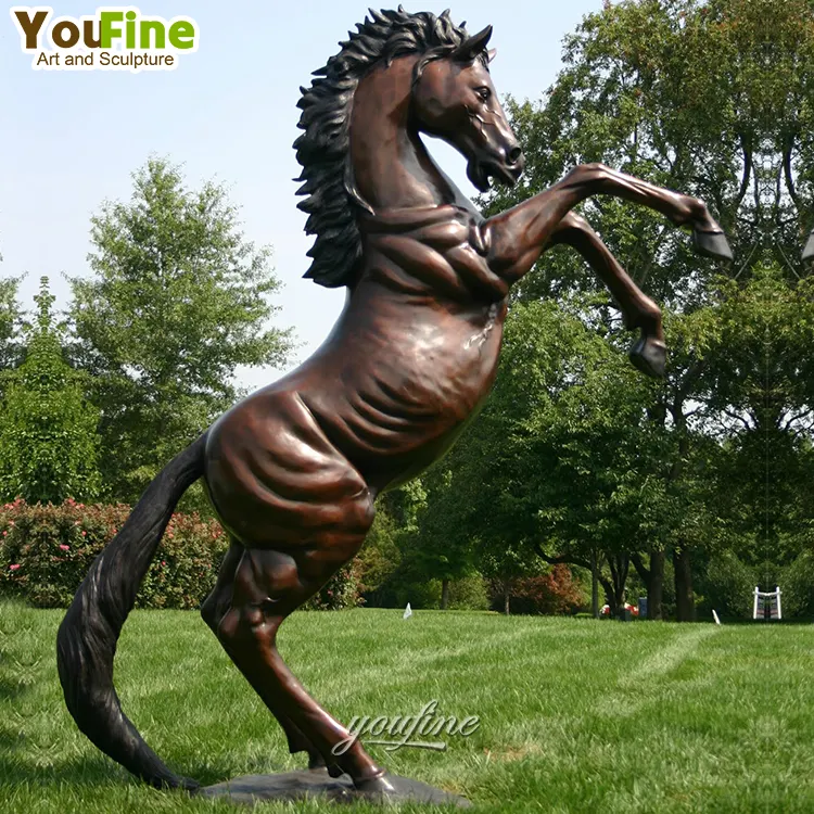 Grande andar de pé moderno tamanho da vida escultura do cavalo de bronze