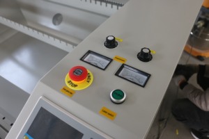 单头/双头1610 co2激光切割机，带自动进给系统，用于织物激光切割100w 130w布激光切割机 - Product Image 5