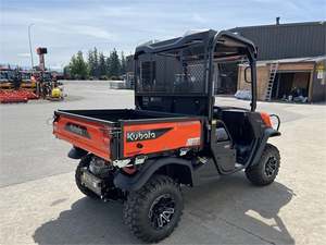 完全に機能するKUBOTA RTV900ユーティリティバギーX1110モデル油圧リアチッピング25hp、3気筒ディーゼルエンジン搭載