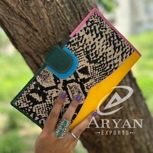 กระเป๋าใส่บัตรเครดิตพับได้สองทบสำหรับผู้หญิงกระเป๋าหนังขนสัตว์พิมพ์ลายสัตว์สไตล์ตะวันตกกระเป๋าใส่บัตรเครดิตพับได้สองทบสวยงามกระเป๋าสตางค์สีสั้น