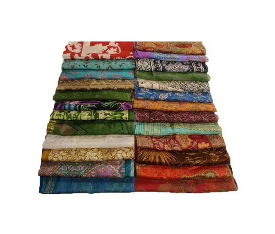 Sari en soie recyclée, tissu Art Silk Sari utilisé Bundle pour le feutrage Nuno Lot en gros de sari en soie d'art vintage artisanat de couture