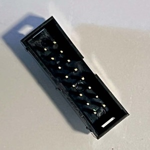 Scatola PCB 180 gradi 16 pin connettore di alta qualità progettato per connessioni elettriche affidabili ed efficienti