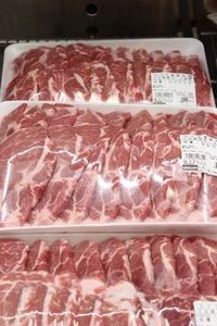 高品质a级清真牛肉冷冻无骨肌肉水牛肉散装包装，身体脚部分价格合理