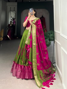 FashionHarbour hint geleneksel Shibori baskı dol ipek Lehenga Choli Zari dokuma sınır ile Set