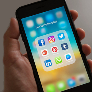 Lowest Prices Social Messaging <strong>Application</strong> Development with Custom Feature Available (Android / iOS) Uses <strong>Application</strong> - Product Image 2
