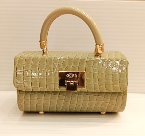 สีเขียวอ่อน