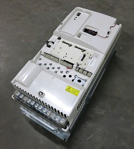 100% yeni ve orijinal ACS880-07-0210A-7 + B4 + C + D AC sürücü - Product Image 4
