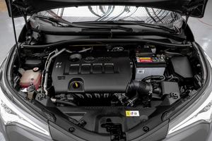 Toyota 2019 R LE SUV 4L için C-H