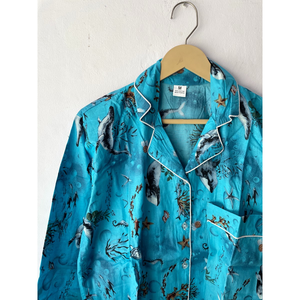 มีสีเขียวขุ่น