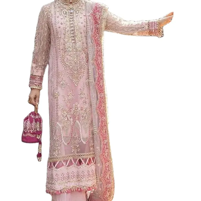 Robes de mode pour femmes Collection de fantaisie pakistanaise et indienne 2024 comprenant des robes lourdes brodées