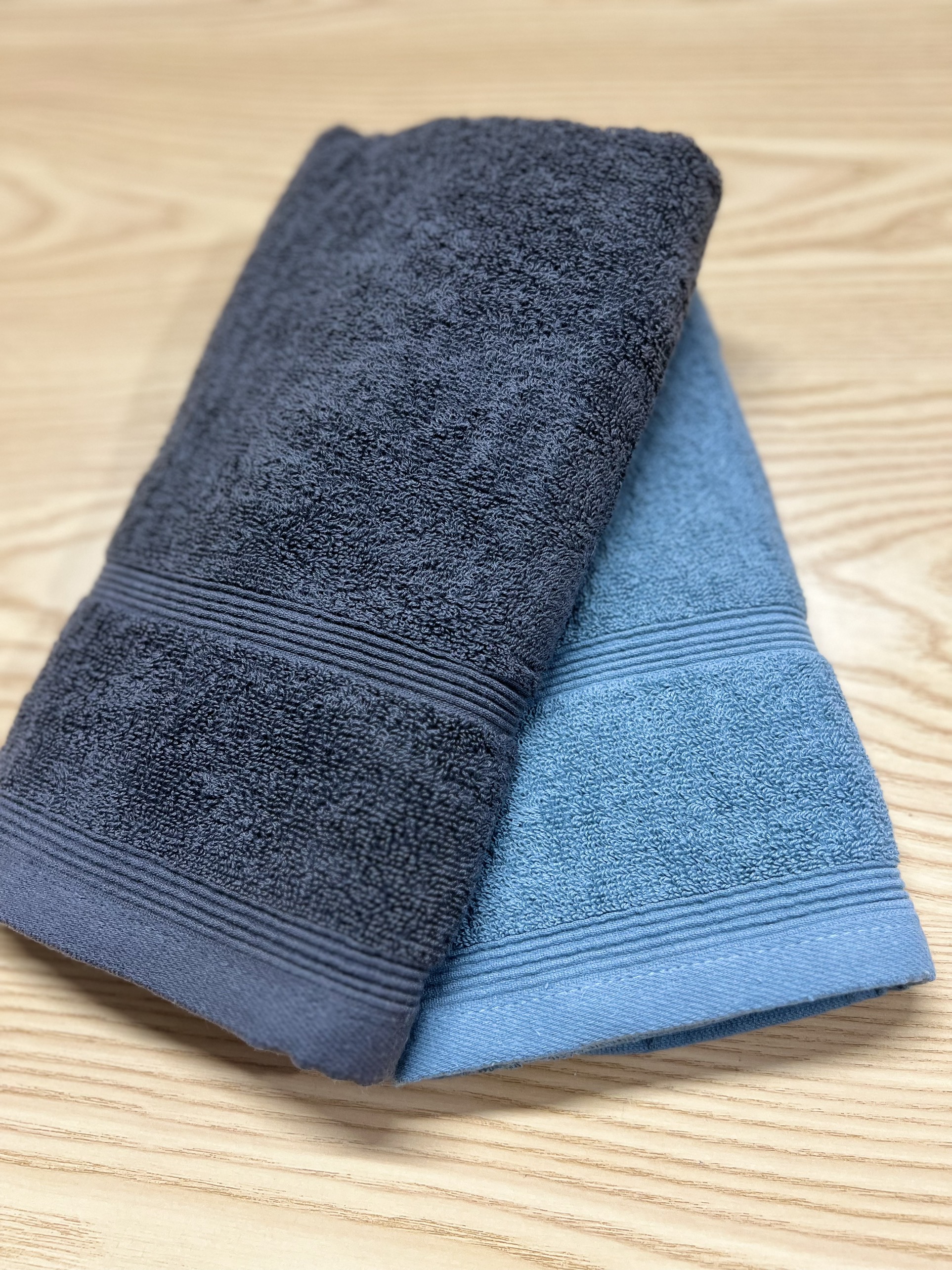Blue/ Navy blue