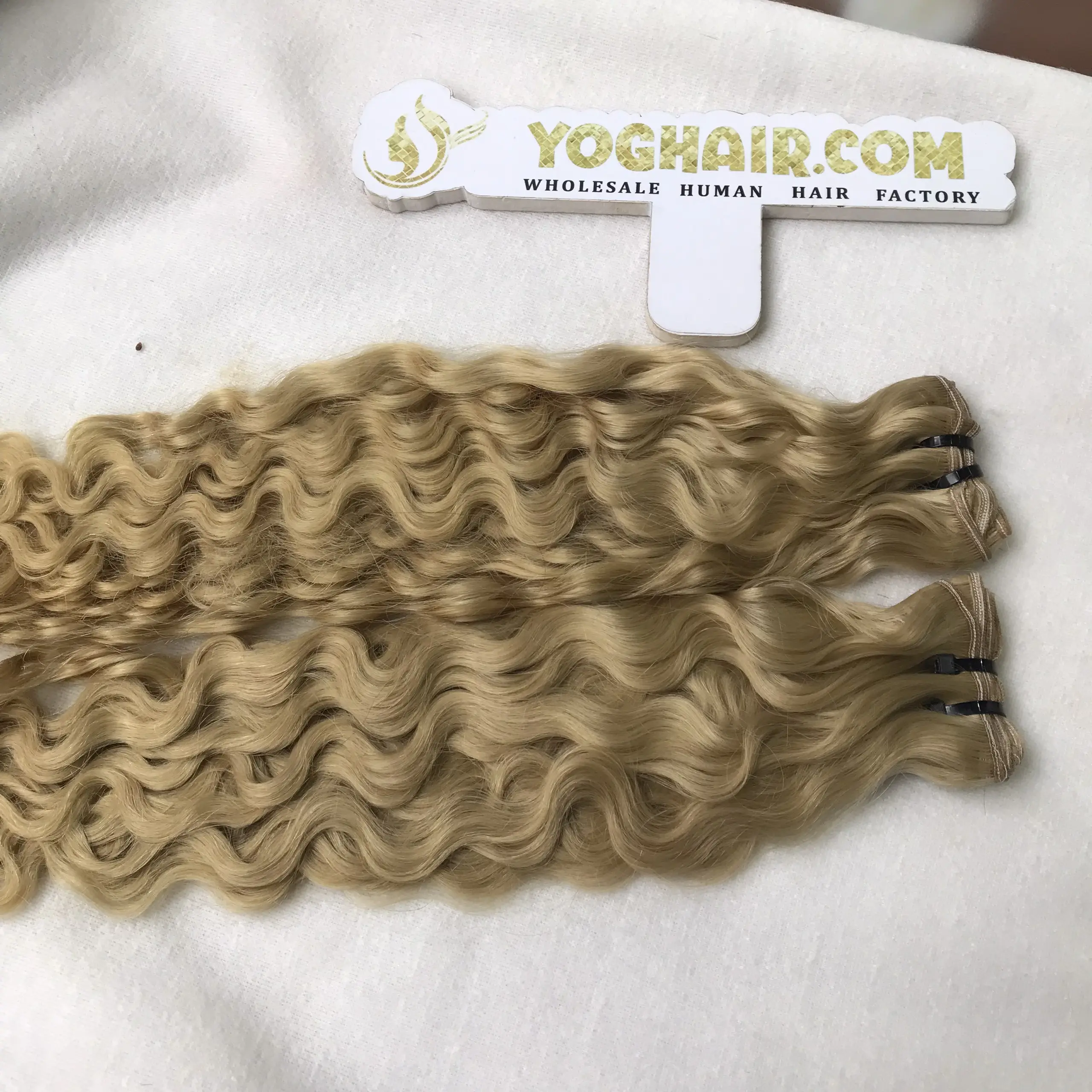 Trame de cheveux Livraison rapide Cheveux longs bouclés Couleur blonde Fabriqué à partir de 100% cheveux humains bruts Emballage personnalisé Grossiste vietnamien