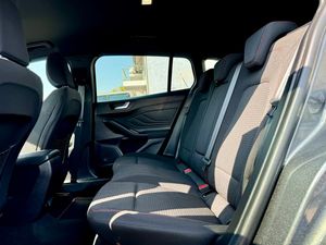2024フォードFOCUSアスパイア電気ガソリン燃料左ハンドルレザーシートライト & ダークインテリアFWDタイヤサイズR16