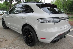 体验2022的Porrsche Maacan GTTS Sporrt-Tuneed紧凑型SUV，具有强大的V6和Aggile操控性