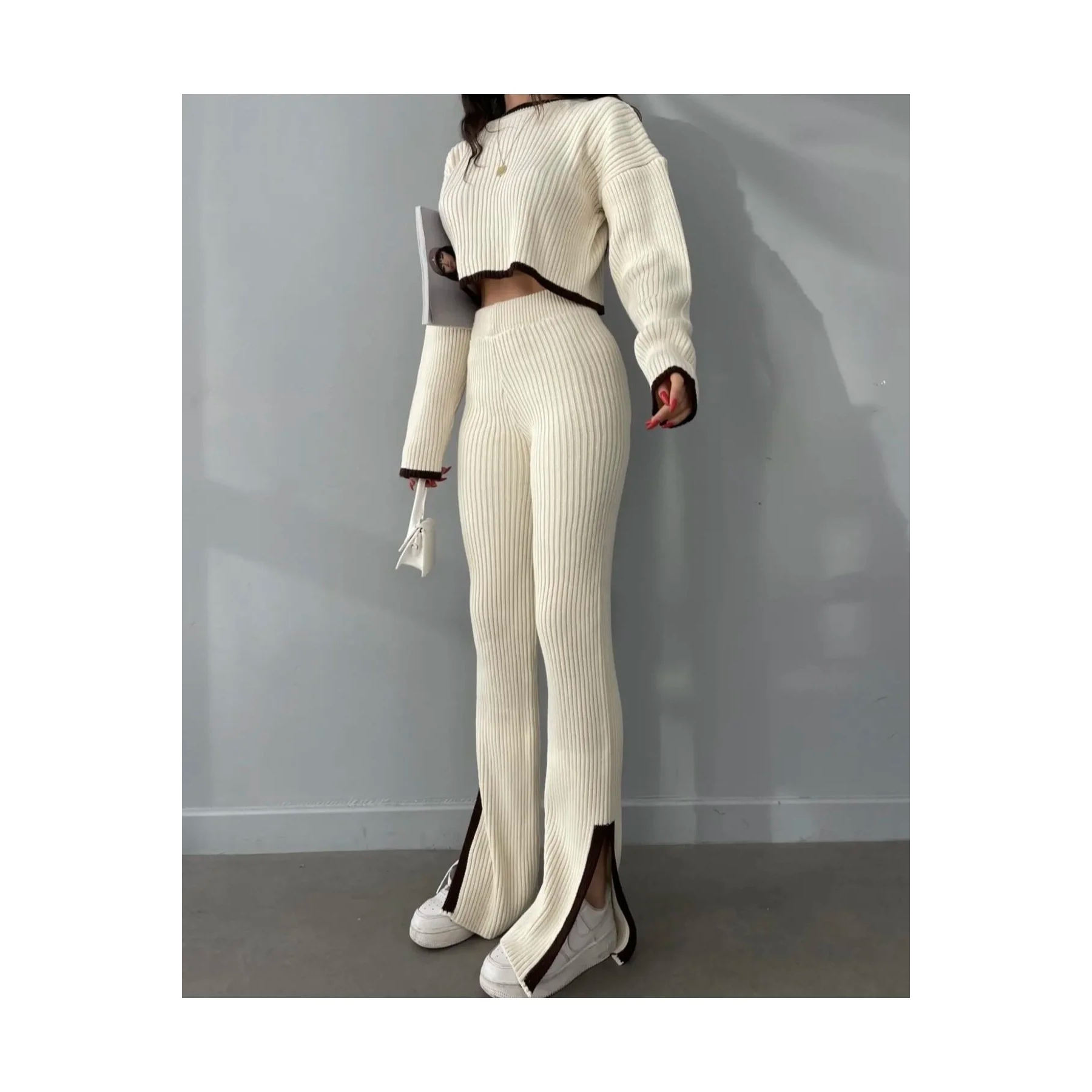 สีเบจ-น้ำตาล