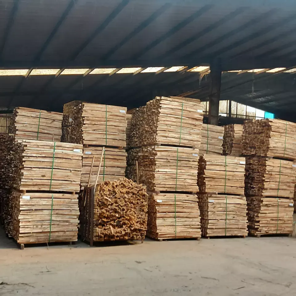 Naturale legno di pino duro tronchi tavole di legname con l'alta qualità per l'esportazione con il buon prezzo all'ingrosso