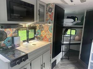 יוקרה חדשה 4 x4 קרוואן טריילרים ניידים ביתי rv קדימון עבור כביש קמפינג אוברלנד כביש הכי נמכר