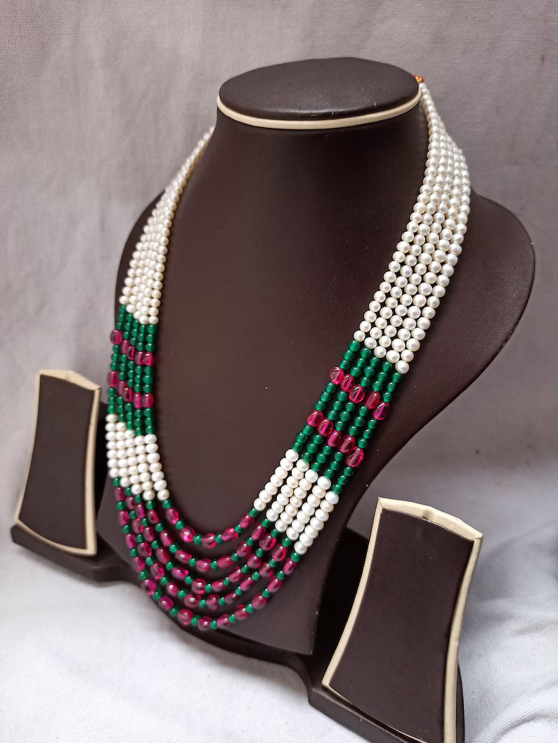 สีเขียวสีขาวสีแดง