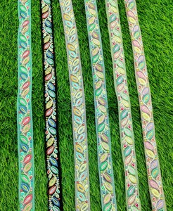 benutzerdefiniert hergestellt maschine bestickte bänder im blumen-<span class=keywords><strong>design</strong></span> und in sechs farben für brautkleider in 1 zoll breite auf netzstoff.