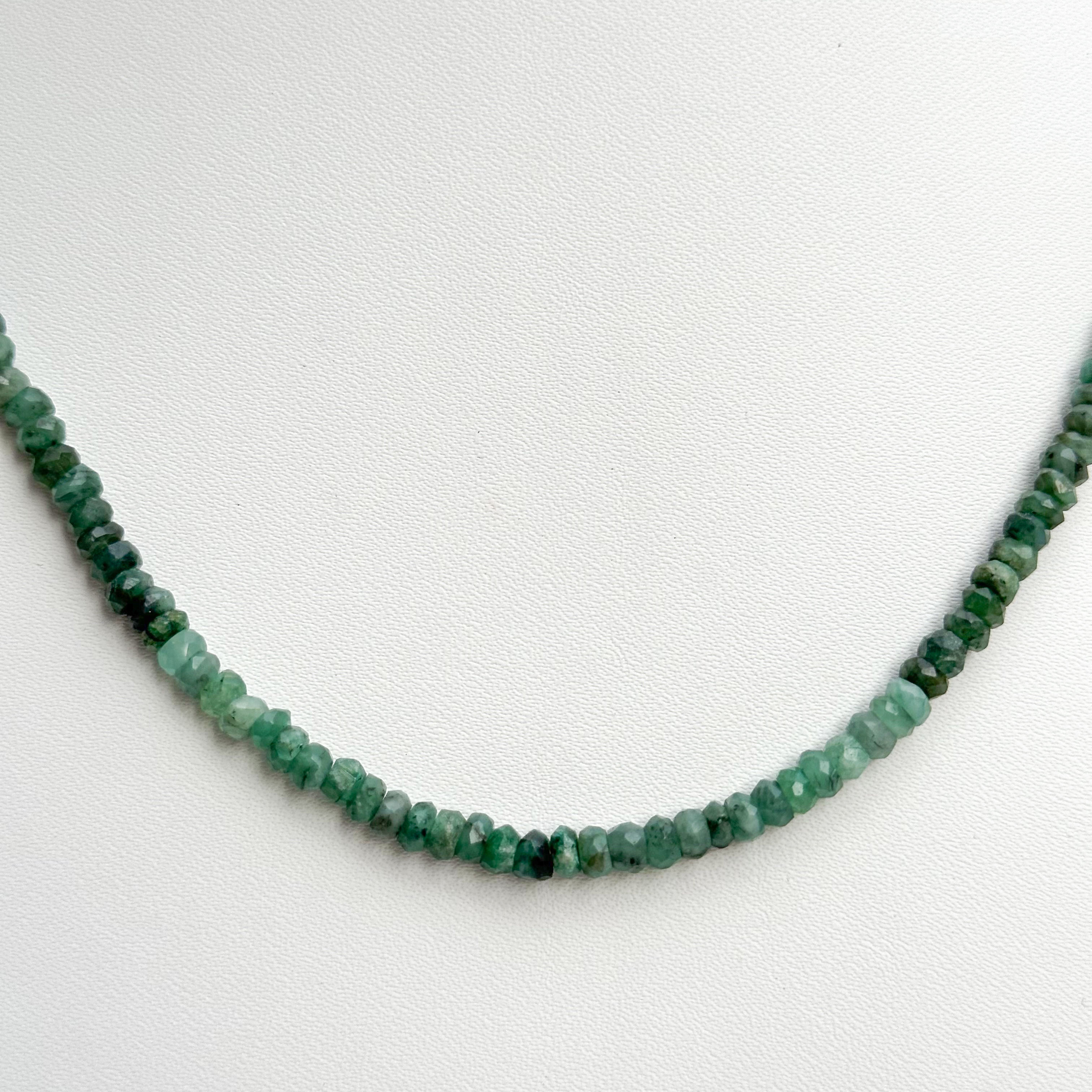 สีเขียว