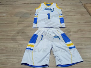 カスタムメンズ大学バスケットボールユニフォームプリントリバーシブルメッシュポリエステルチーム名プリントバスケットボールジャージーショーツセット