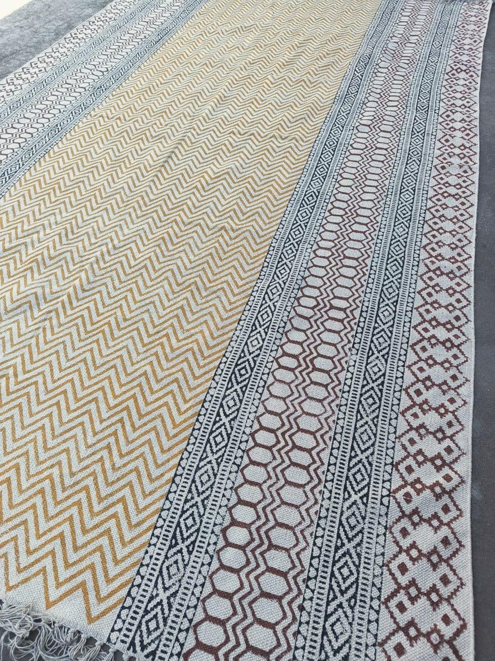 MULTICOLOUR