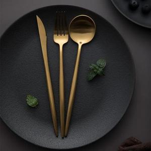 华丽的仿古设计餐具套装，适用于特殊场合，金色抛光成品，价格最优