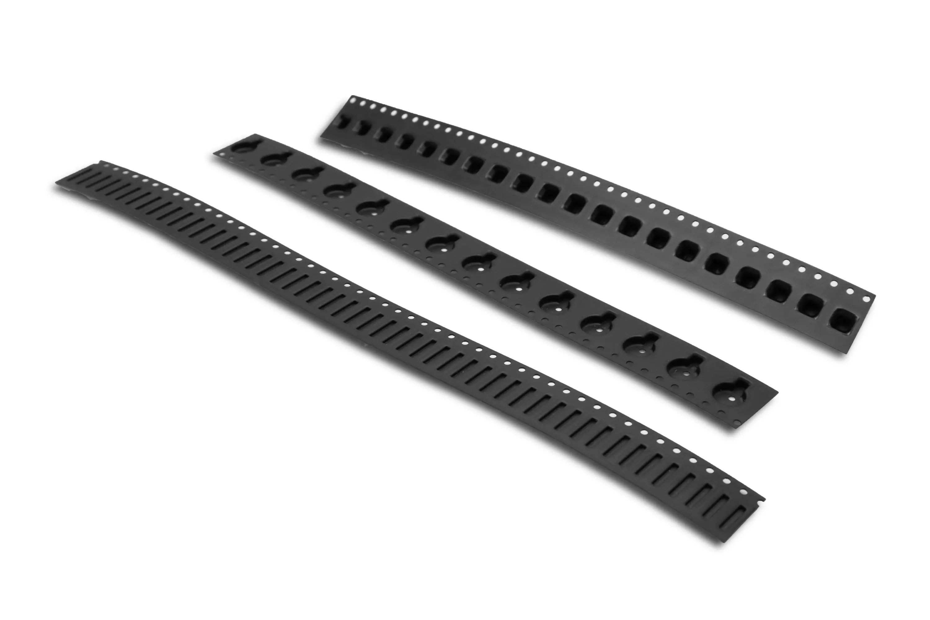 प्लेसमेंट मशीनों के लिए लंबी काली और सफेद प्लास्टिक बेल्ट के विभिन्न विनिर्देशों के साथ अनुकूलित पीवीसी सामग्री