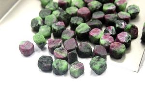10 יח "ד נדיר קריסטל בגודל 14-16 מ" מ אודם טבעי-zoqueshone anyolite