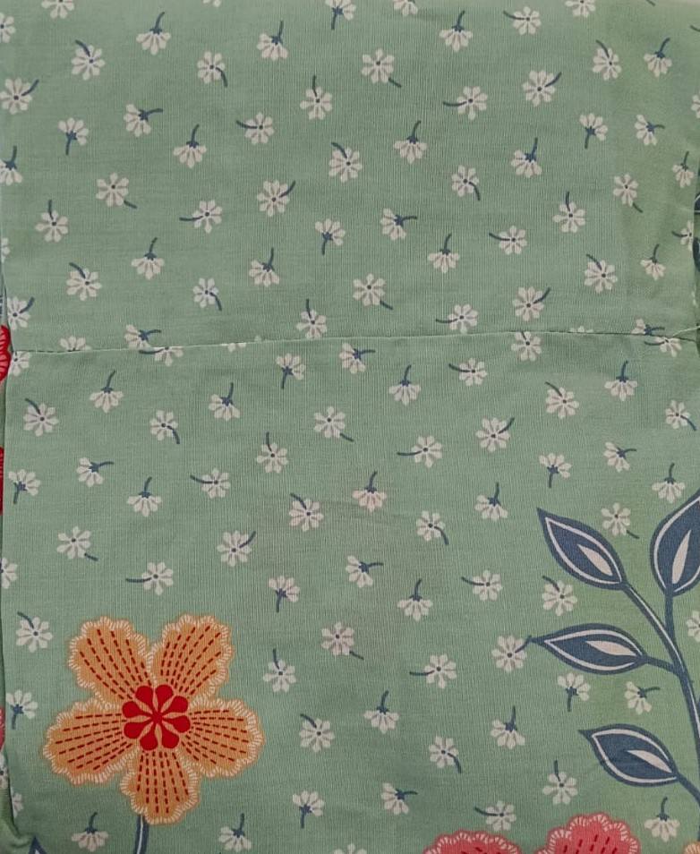 มีสีเขียวขุ่น