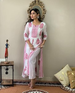 インドのサプライヤーからのオフィスおよび通常の着用のための需要の高い婦人服刺Embroidery作業クルティパンツ