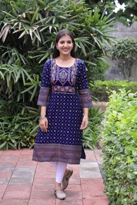 Dupatta ile pantolon ile bayan <span class=keywords><strong>Kurti</strong></span> için yeni Trendy son geleneksel en özel baskılı Kurtis - Product Image 4