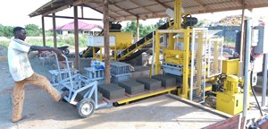 7.5 kW，半自动，液压动力混凝土砌块机 - Product Image 3