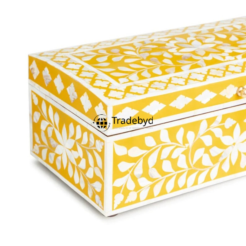 Available in different Colors