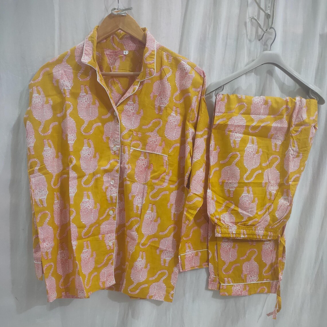 สีเหลือง