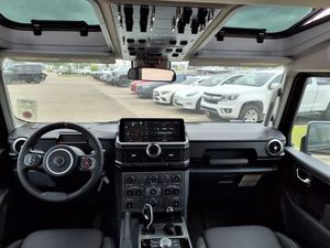 新しい2024 I n e o sクォーターマスターピックアップトラックのように所有され、ほとんど使用されていません - Product Image 2
