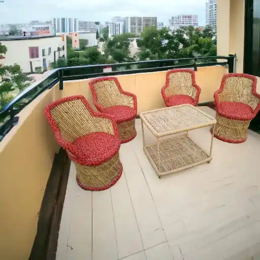 Rinfusa di qualità superiore cuscino di bambù di canna di vista 4 sedie con tavolino da tè Set caffè Rattan giardino Set mobili da giardino