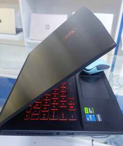ASU ROG Strix G 17 dizüstü bilgisayar ile NVIDIaa RTX 4080 & rygamers 9 7945HX oyuncular için