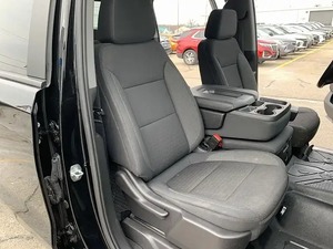 整齐2021雪佛兰Silverado 1500卡车