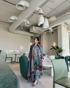 Wholesale Quantity Export Artistic Designed <strong>Pakistani</strong> Women's Salwar Kameez for Premium Wedding Party Elegance from India - Product Image 4