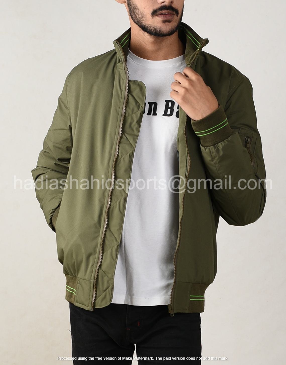 สีเขียวมะกอก