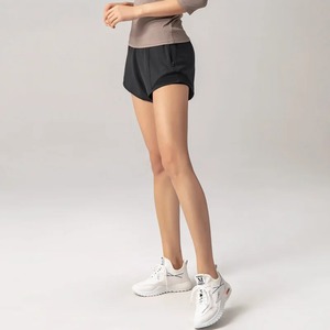 スポーツショーツ女性用スポーツウェアダブルデッキランニングショーツヨガボトムス夏ジムフィットネスショートパンツ