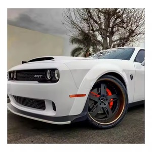 חבילת SUV Hi V8 מופע נועז עיצוב v8 ביצועים נועזים סטיילינג מנוע טורבו 8l awd עור r20