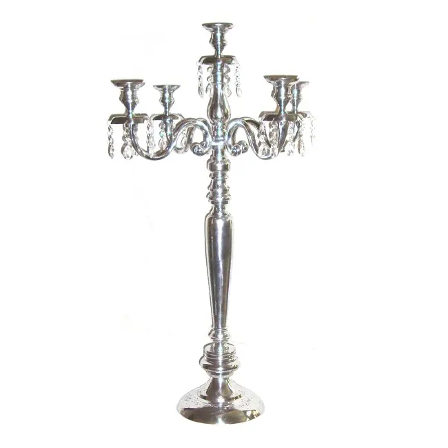 手作りのセンターピース照明装飾用のハンギングクリスタルビーズ付きニッケルメッキの安価な床の結婚式のテーブル燭台