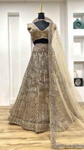 Красиво оформленный Lehenga Choli, свадебная работа, жоржет, цветочные акценты, расшитые блестками, узоры с рукавами, заказ