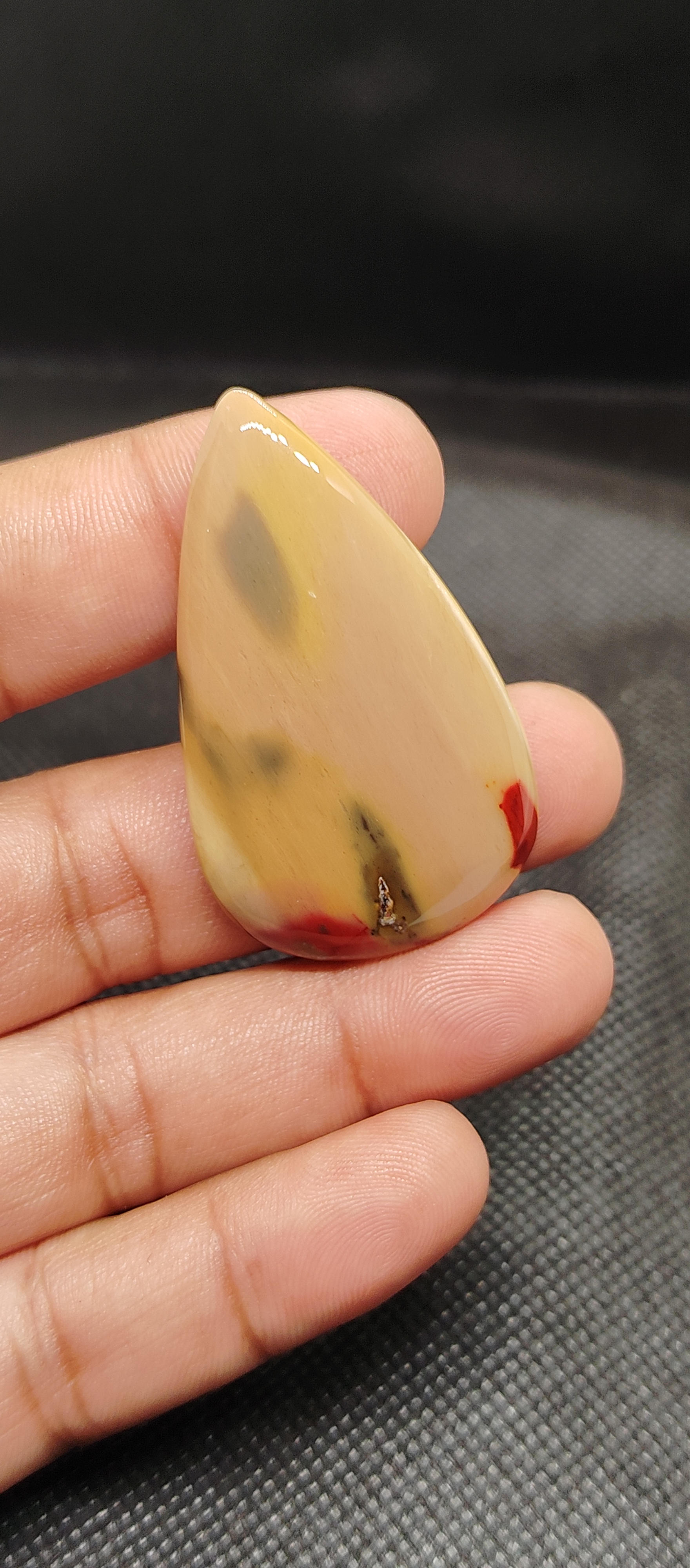 สีชมพู