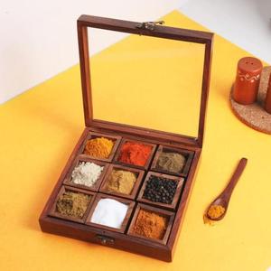正方形のスパイスボックス木製のMasala Dabba 9スパイスコンパートメントとスプーンの多目的収納ボックスインドからのスパイス - Product Image 1