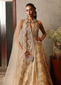 Şık zümrüt yeşil kristal altın çiçek Jaal detaylandırma resmi hint ve pakistan brokar ile <span class=keywords><strong>Lehnga</strong></span> süslenmiş