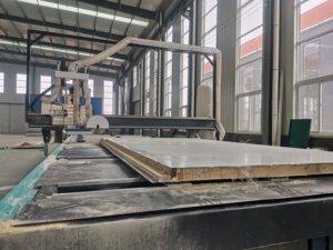 SUNTEC. Máquina enrutadora CNC de 5 ejes de corte de panel compuesto XPS EPS OBS SIP con sierra - Product Image 2